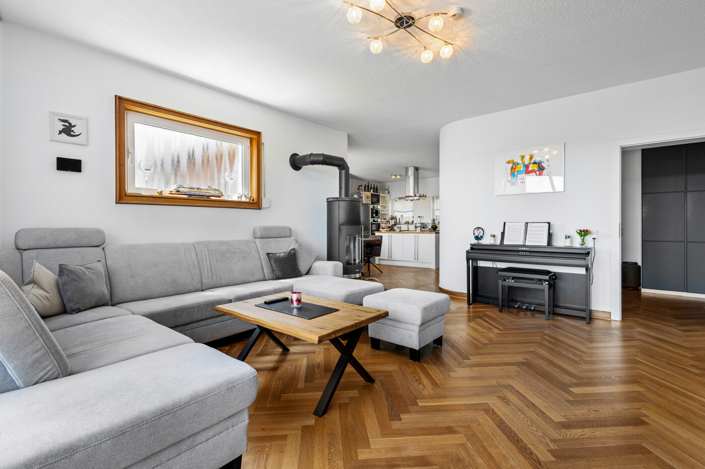 Wohnzimmer mit Kamin
