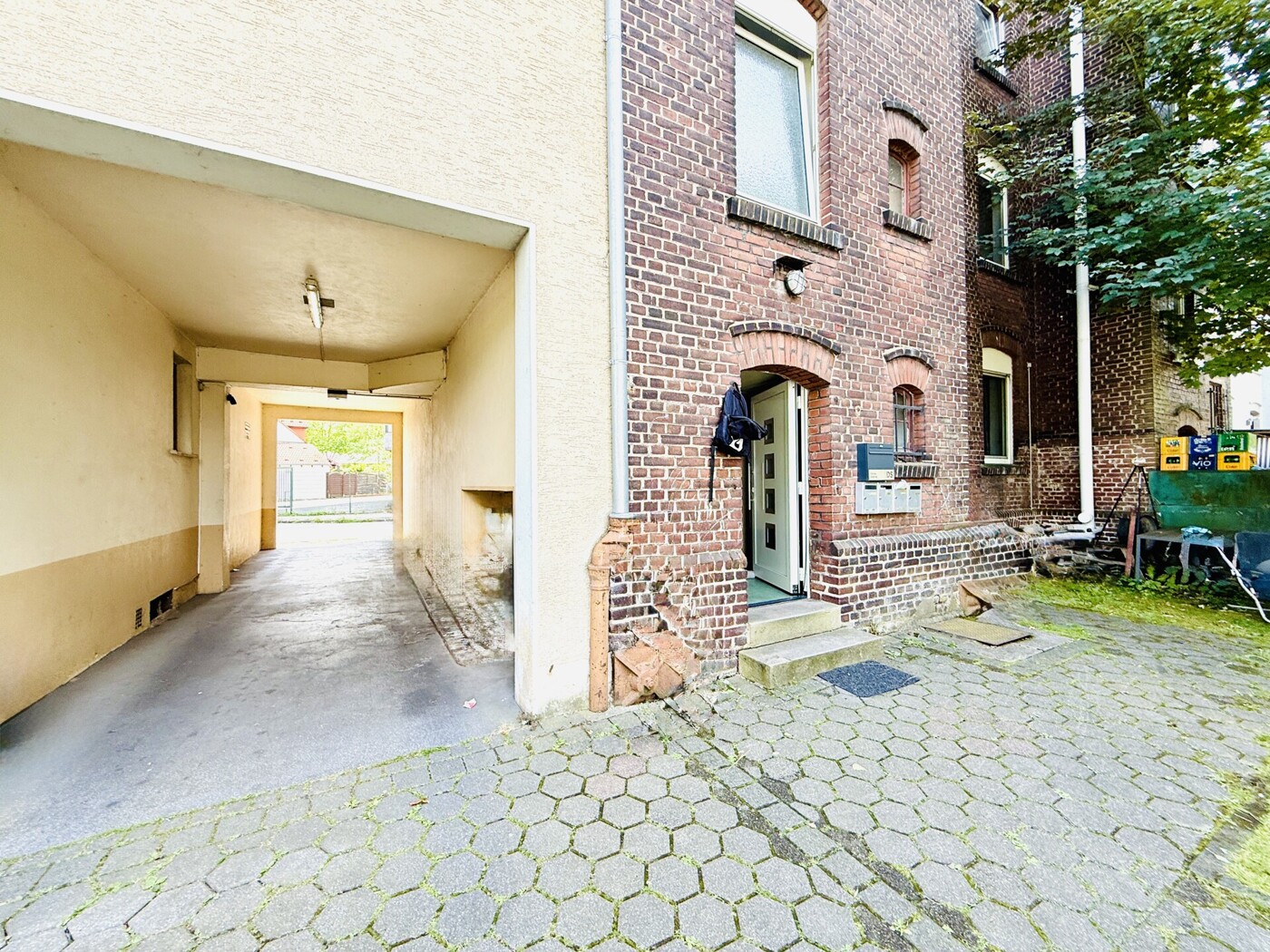 Durchfahrt, Hauseingang