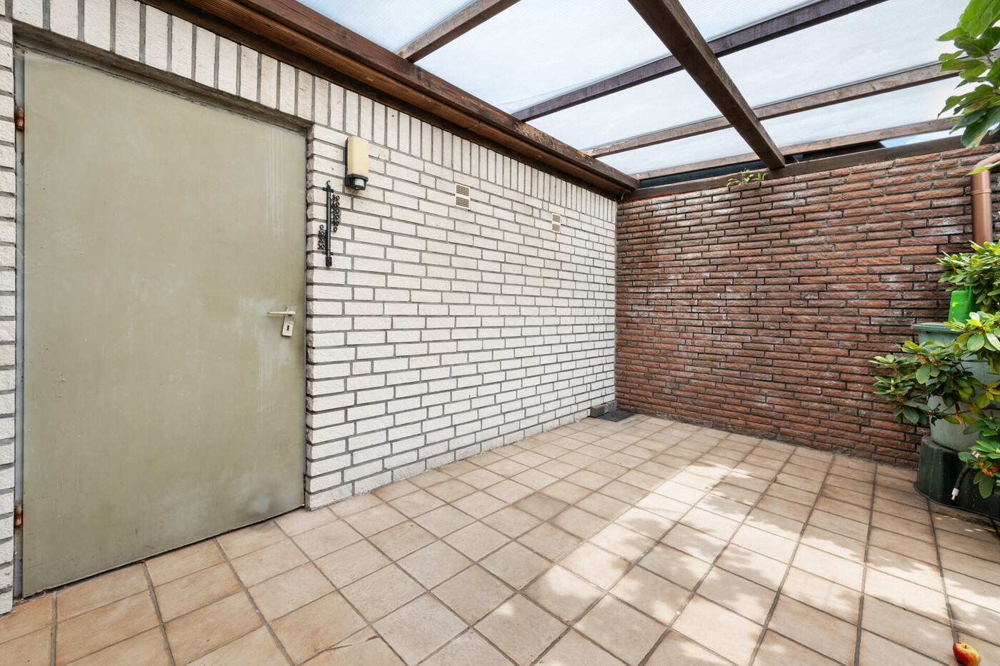 Terrasse (Garagenzugang)