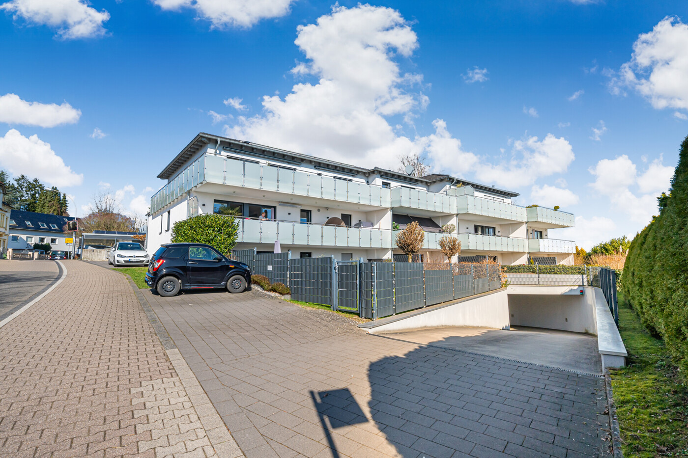 Rückansicht, Tiefgaragenzufahrt