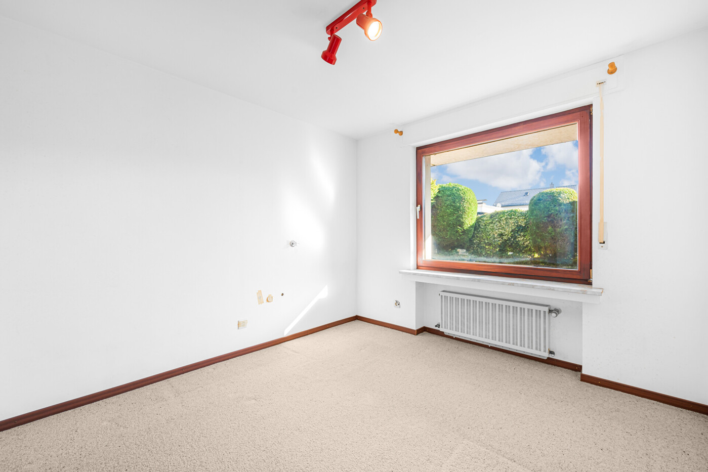 Hauswirtschaftsraum (Waschmaschine, Trockner, Bügeleisen)