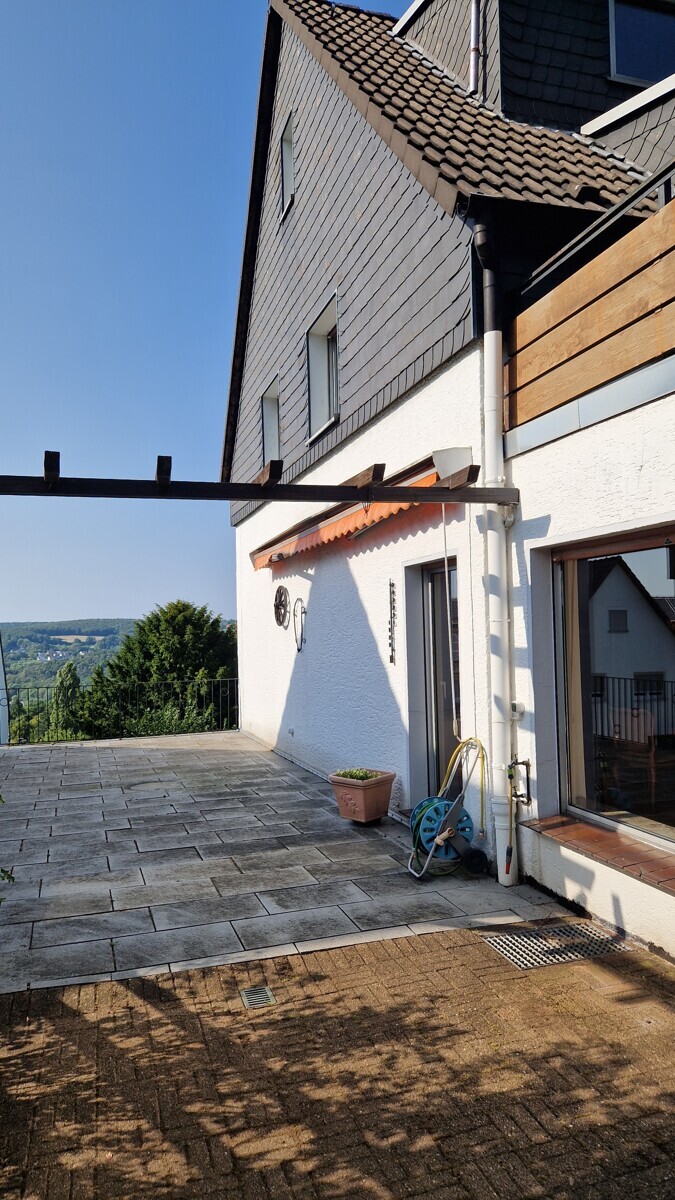 seitliche Terrasse