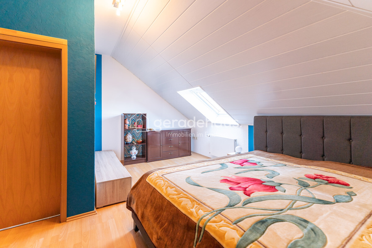  Schlafzimmer DG