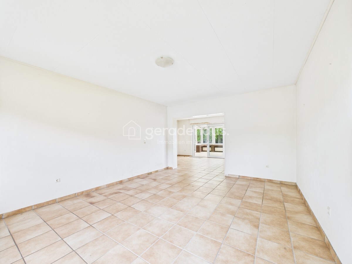 CAM03818G0-PR0041-STILL009
