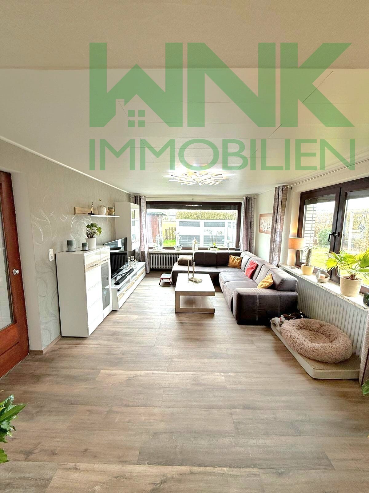 Wohnzimmer mit Panoramfenster