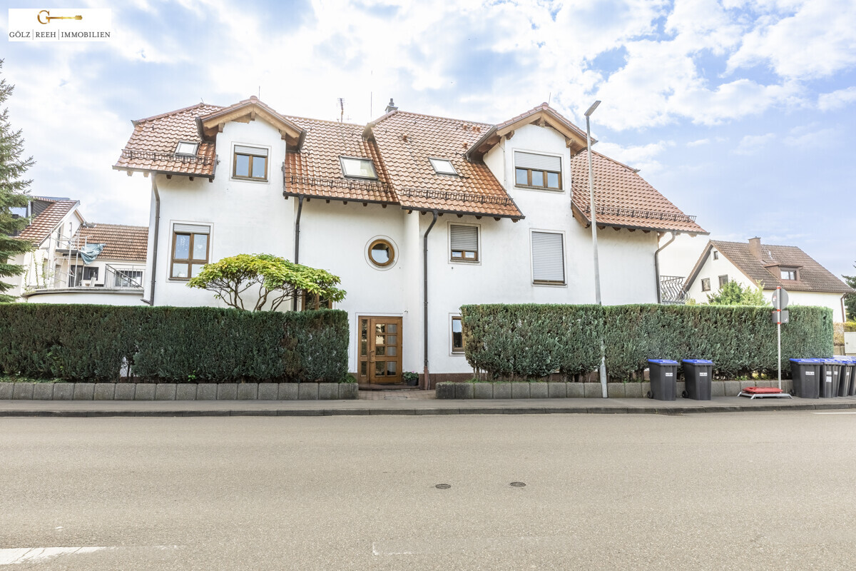 f0367089 50f3 499b 91b2 fbb21a1421dd Blick von der Straße