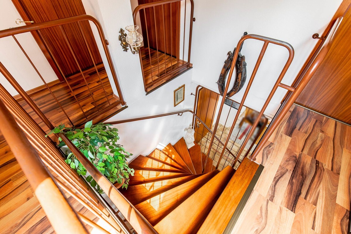4834c1e4 d69a 4260 8115 42f21d266f08 Treppe / Flur