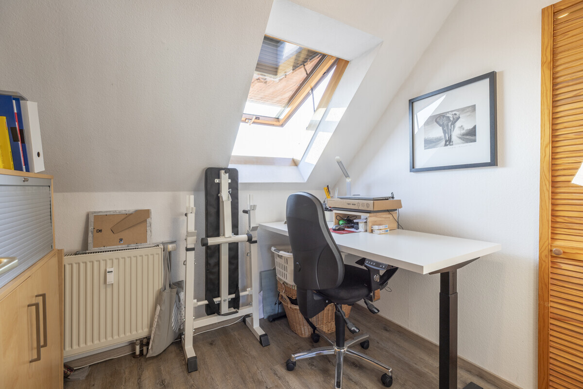 73ca6f28 69aa 4b79 b148 c5cc91ed3421 Büroecke/begeh. Schrank