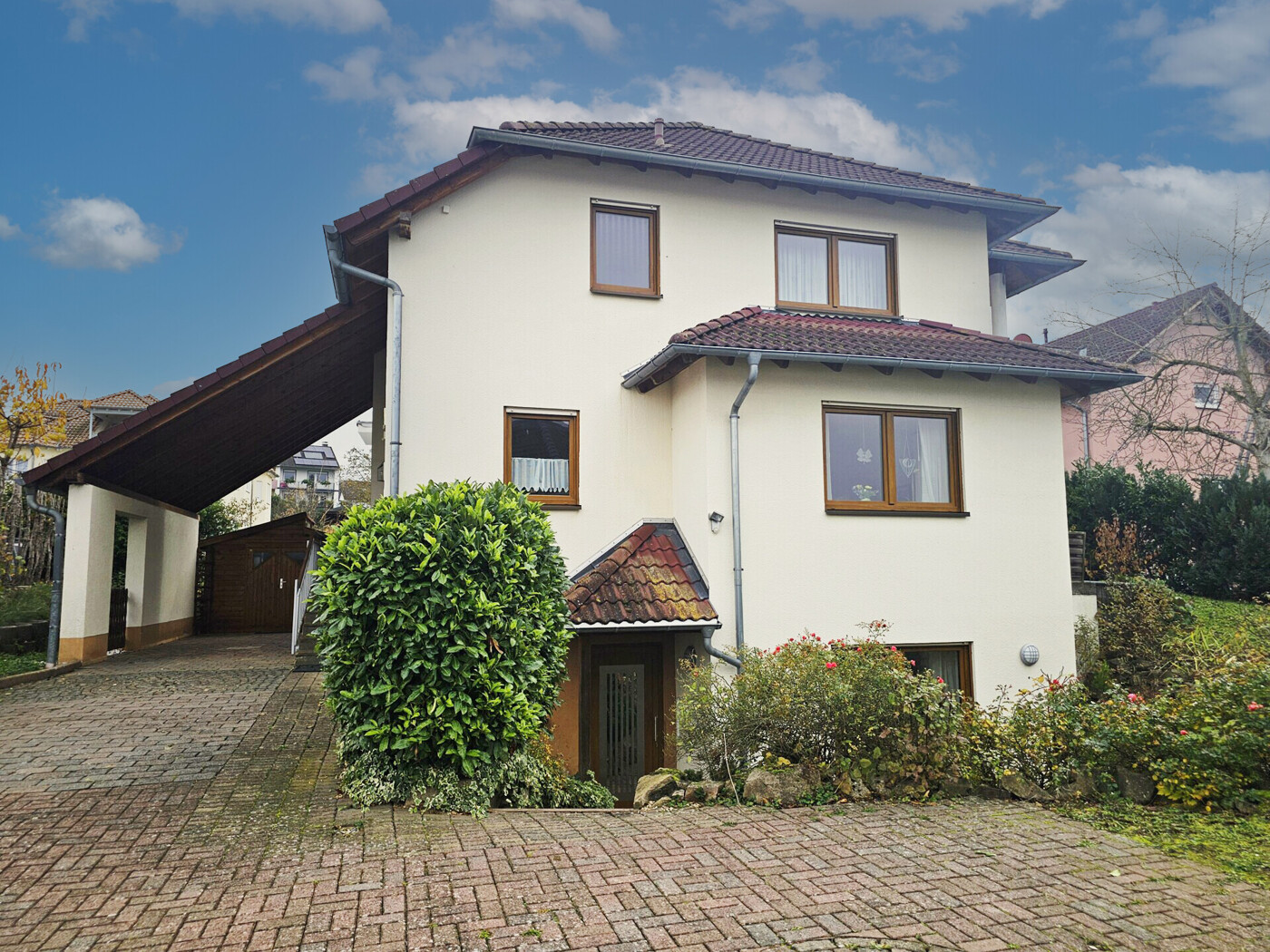 Ansicht vom Parkplatz aus