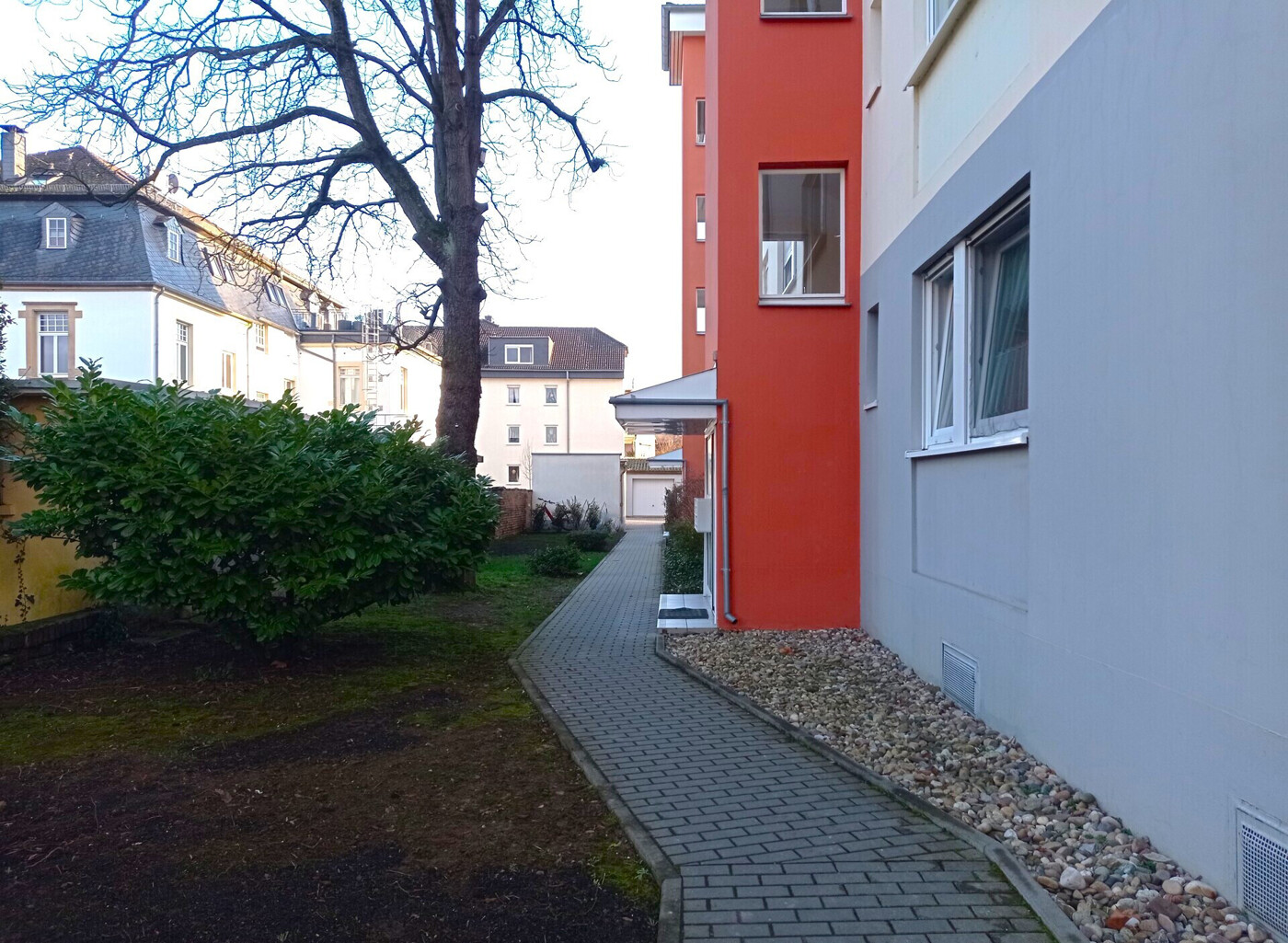 Weg zum Wohnhaus 