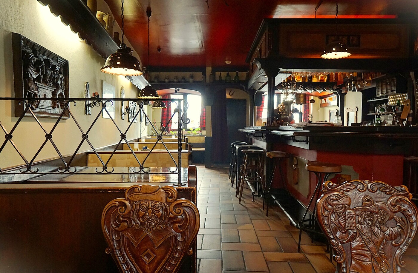 Gastraum und Theke