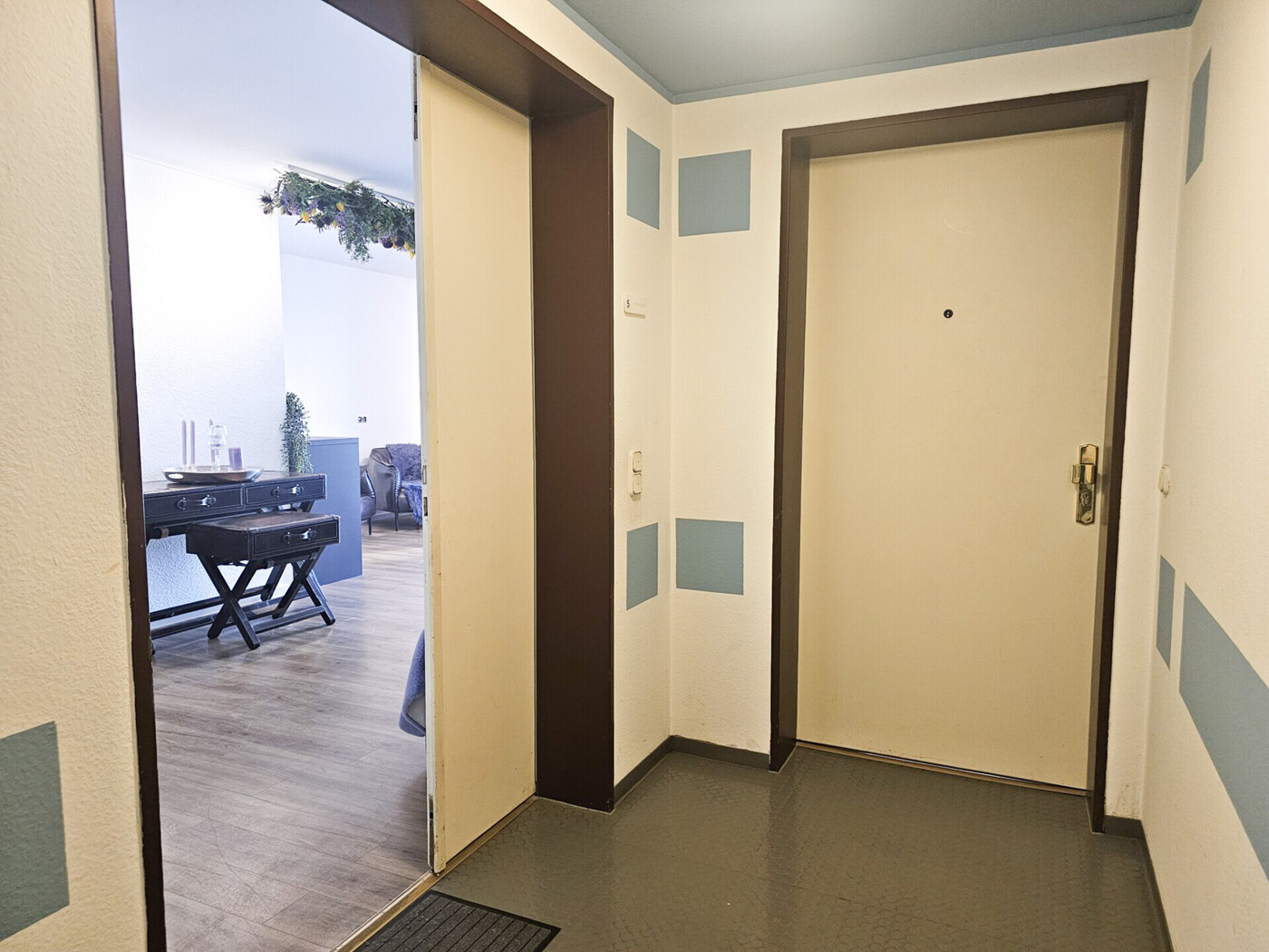 zwei von drei Eingängen