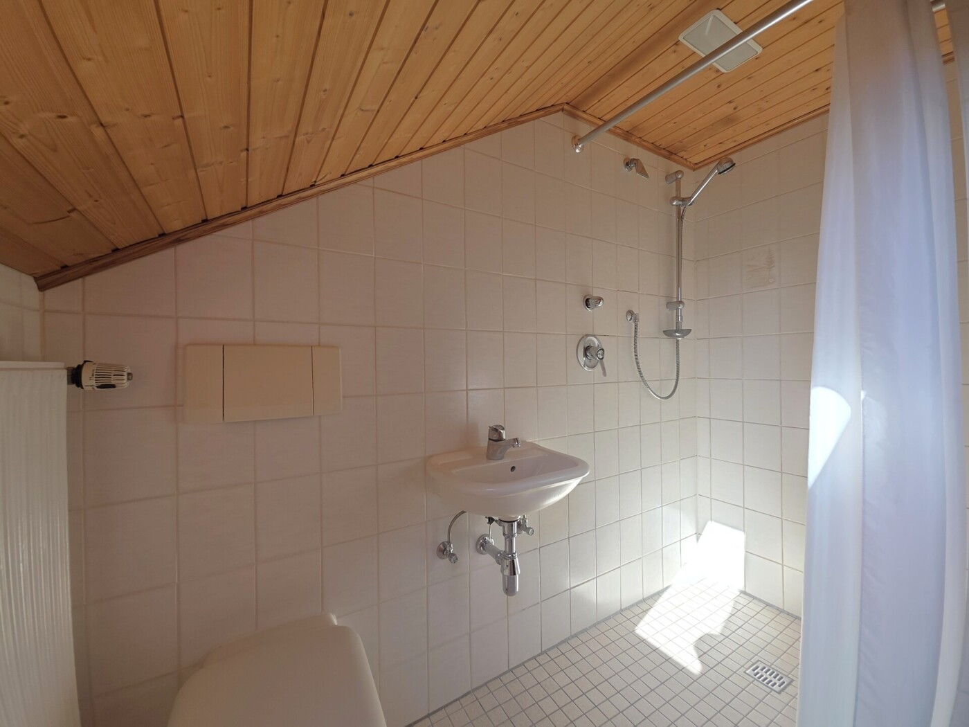 Kleines Duschbad bei Sauna