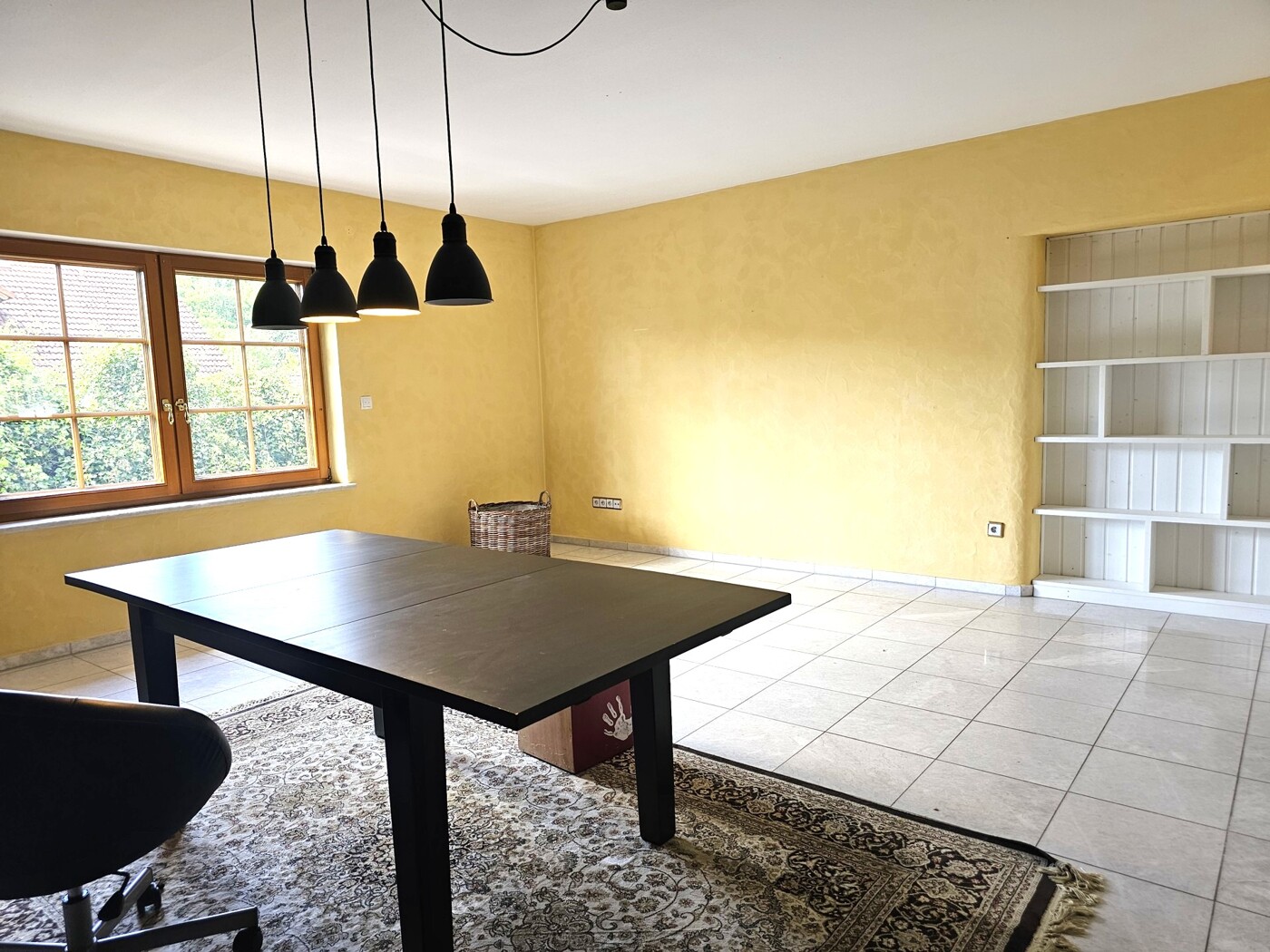 großes Büro oder Essbereich