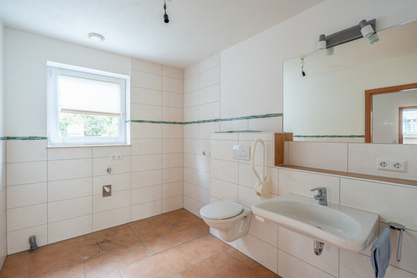 Badezimmer EG
