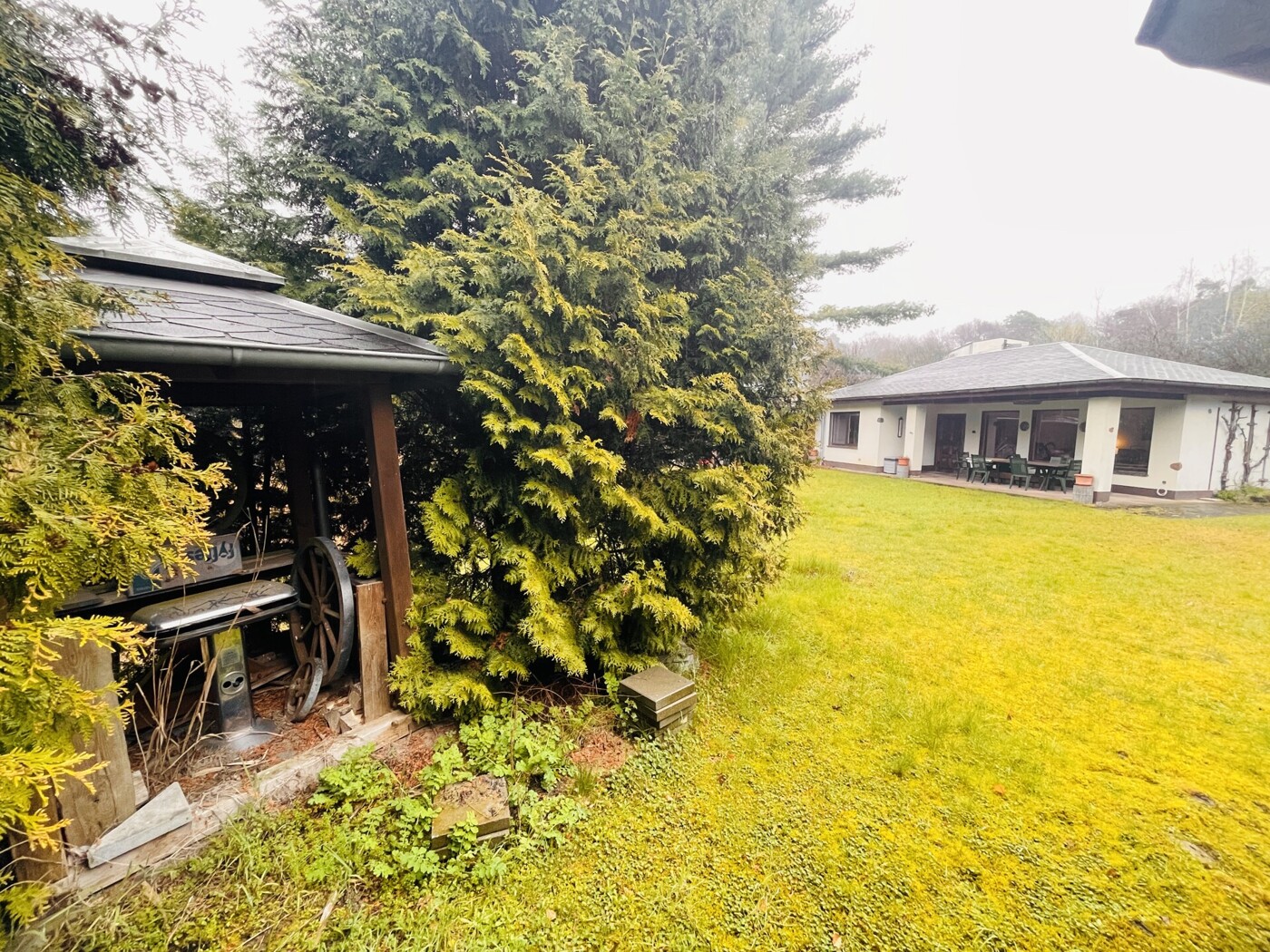 Blick in Richtung Grillbereich