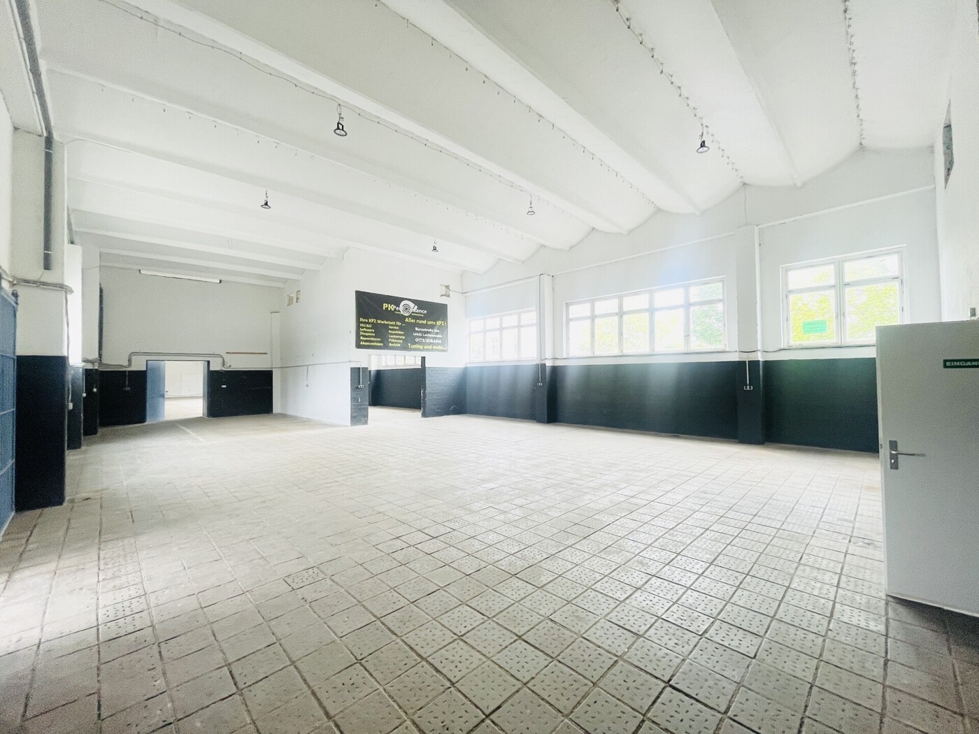 Halle 1