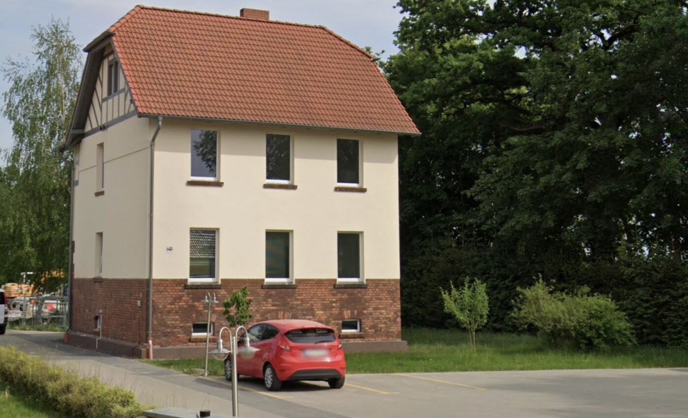 3. MFH - Frontansicht - Blick in Richtung Stellplätze