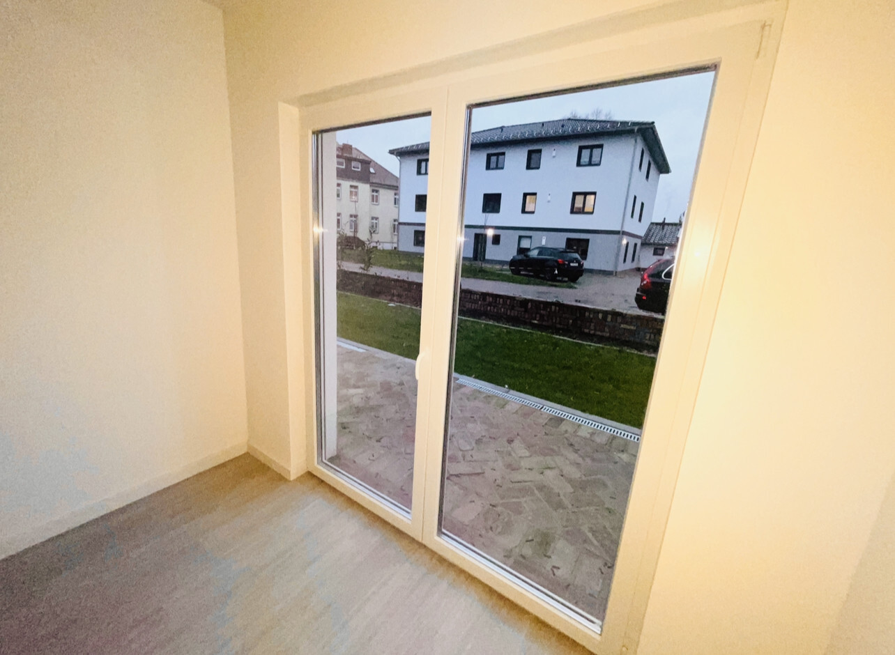 2. MFH - EG - WE - Zimmer in Blick Richtung Terrasse