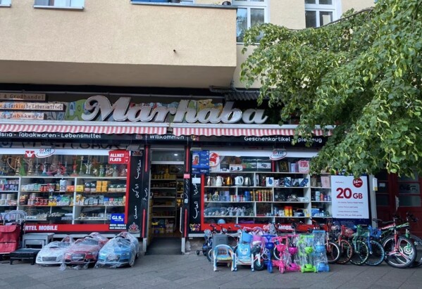 Blick in Richtung - Ein/Ausgang zur Gewerbeeinheit