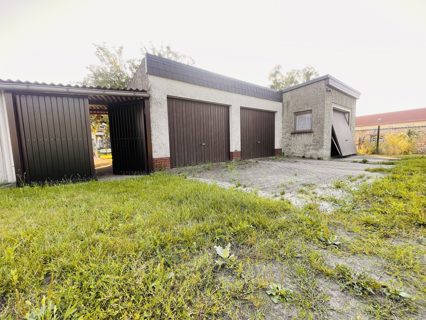 Blick in Richtung Doppelgarage ( zwei Fahrzeuge)