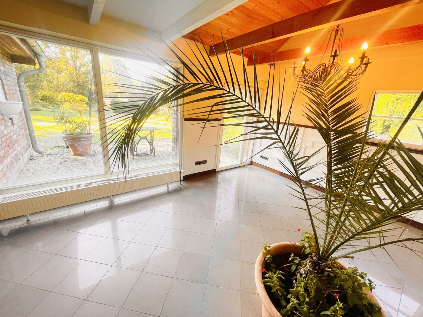 Gästehaus - in Blick in Richtung Garten