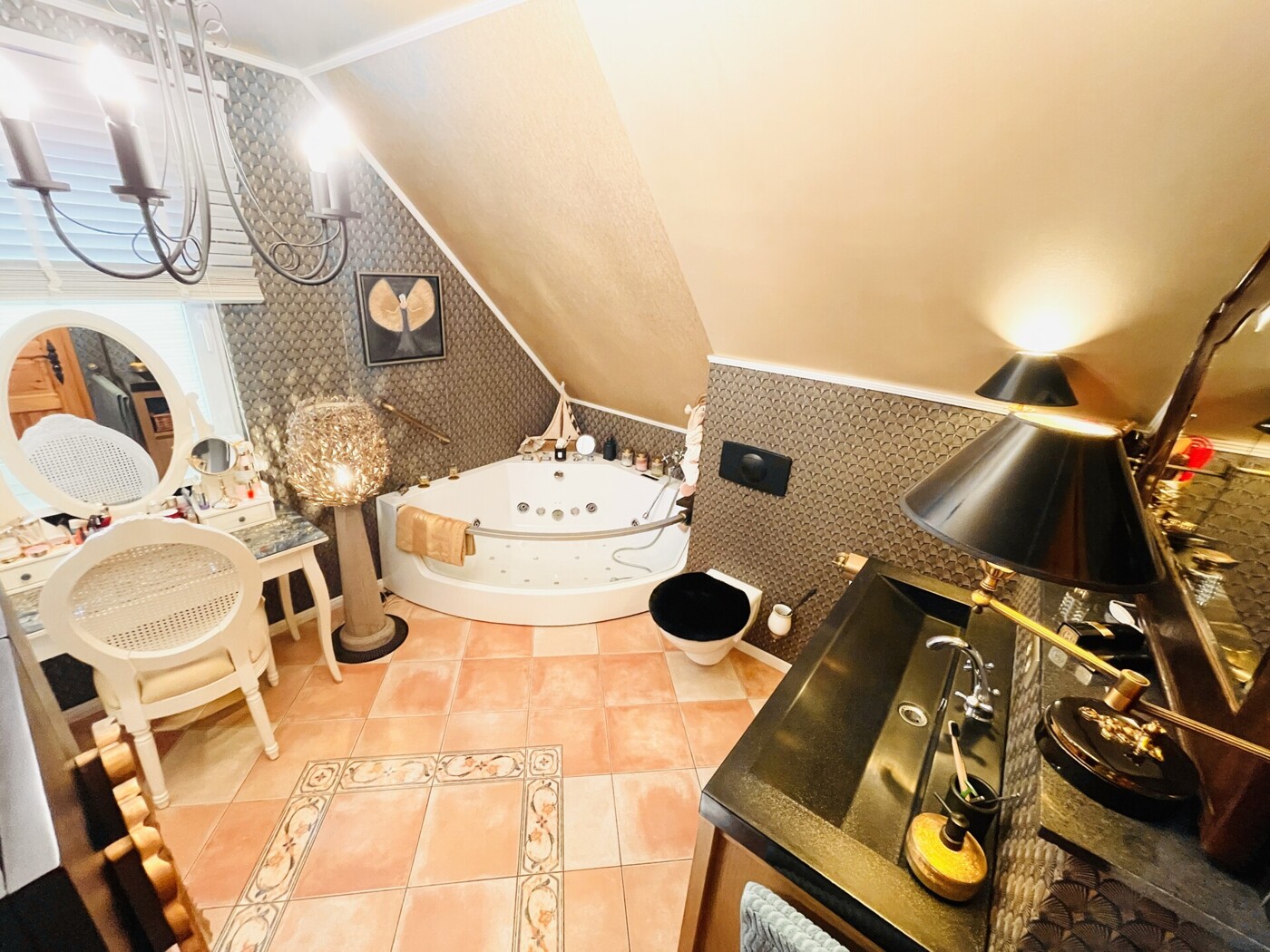 EFH - OG - Badezimmer (Whirlpool)