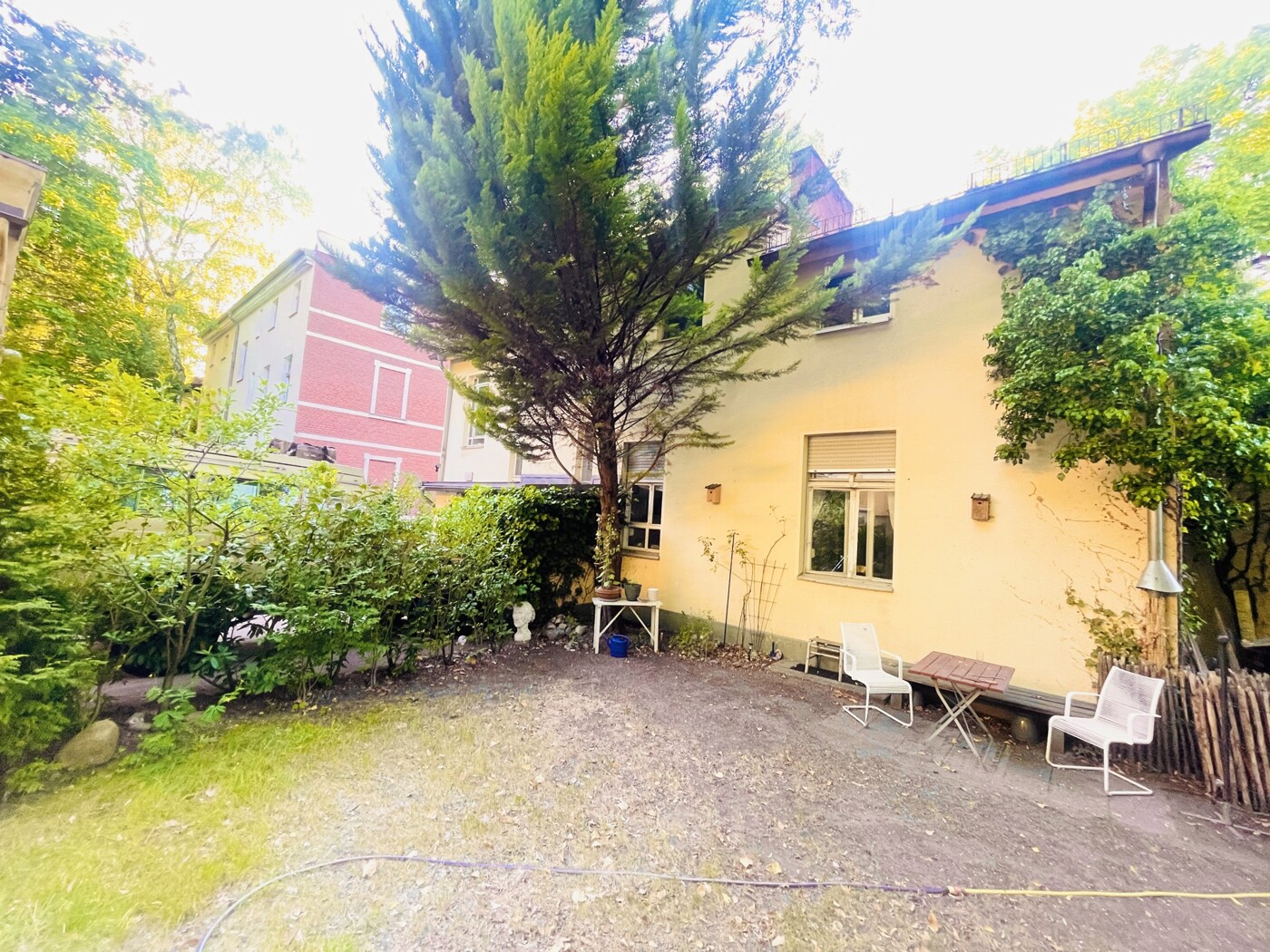 Blickrichtung des Wohnhauses - Seitenansicht