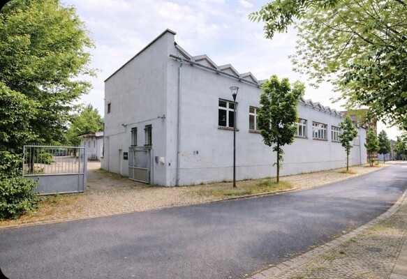 Seitenansicht zu den Gewerbehallen