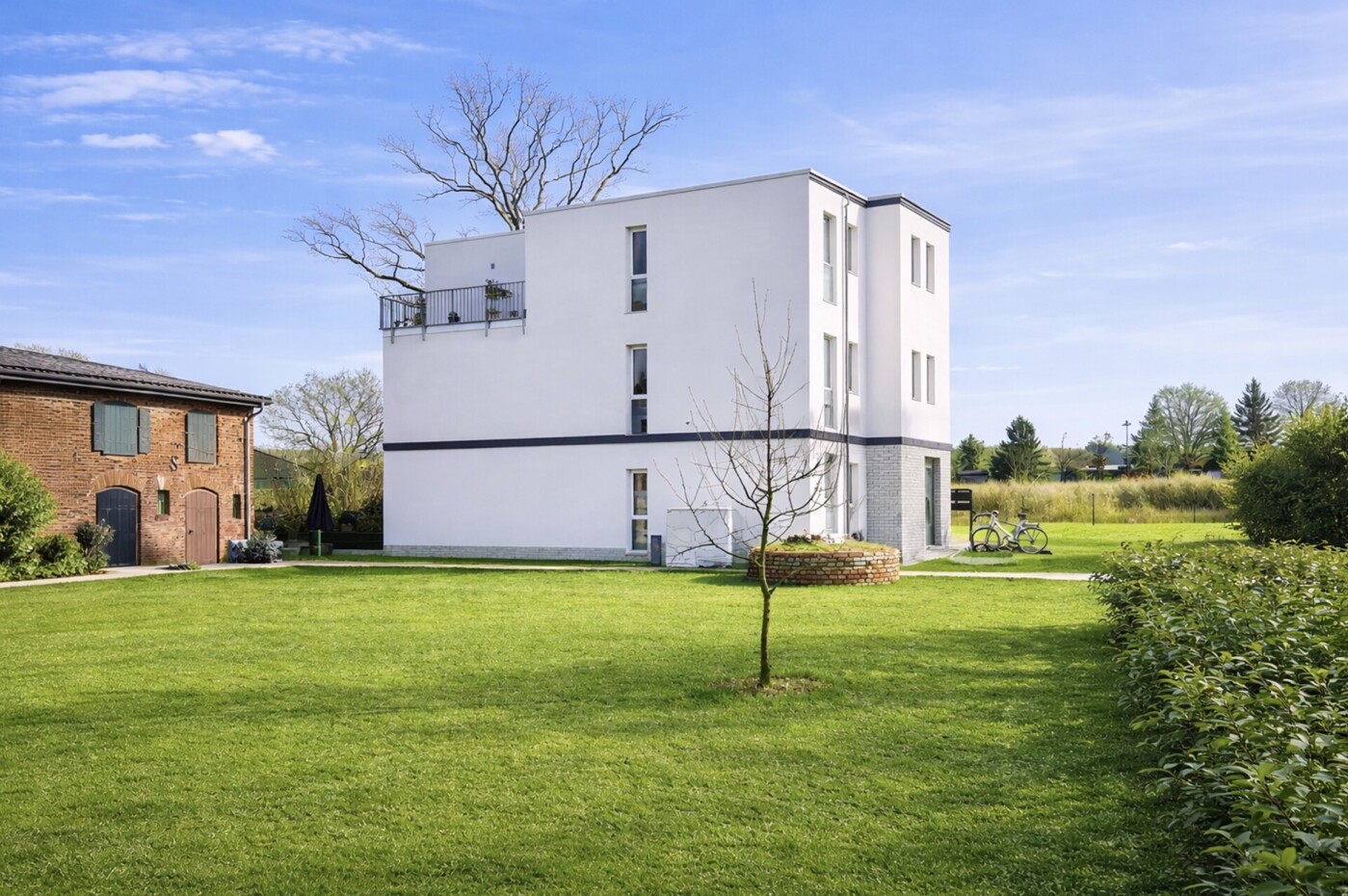 Neubau-Seitenansicht