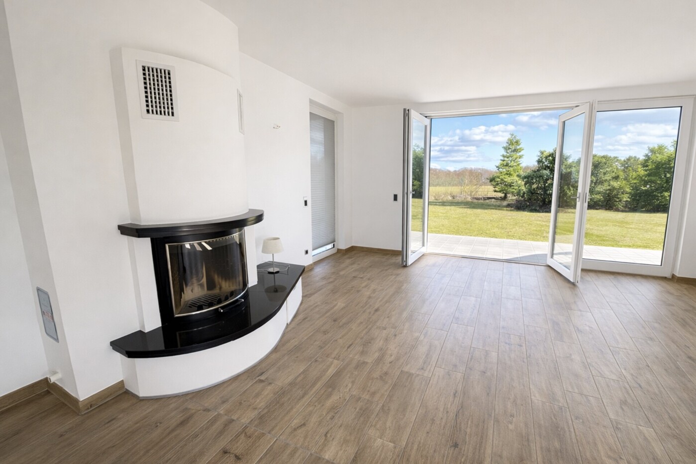 Kamin - Wohnbereich in Blick in Richtung Garten