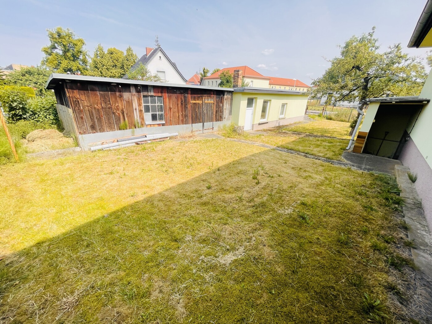 Blick in Richtung Schuppen / Garage