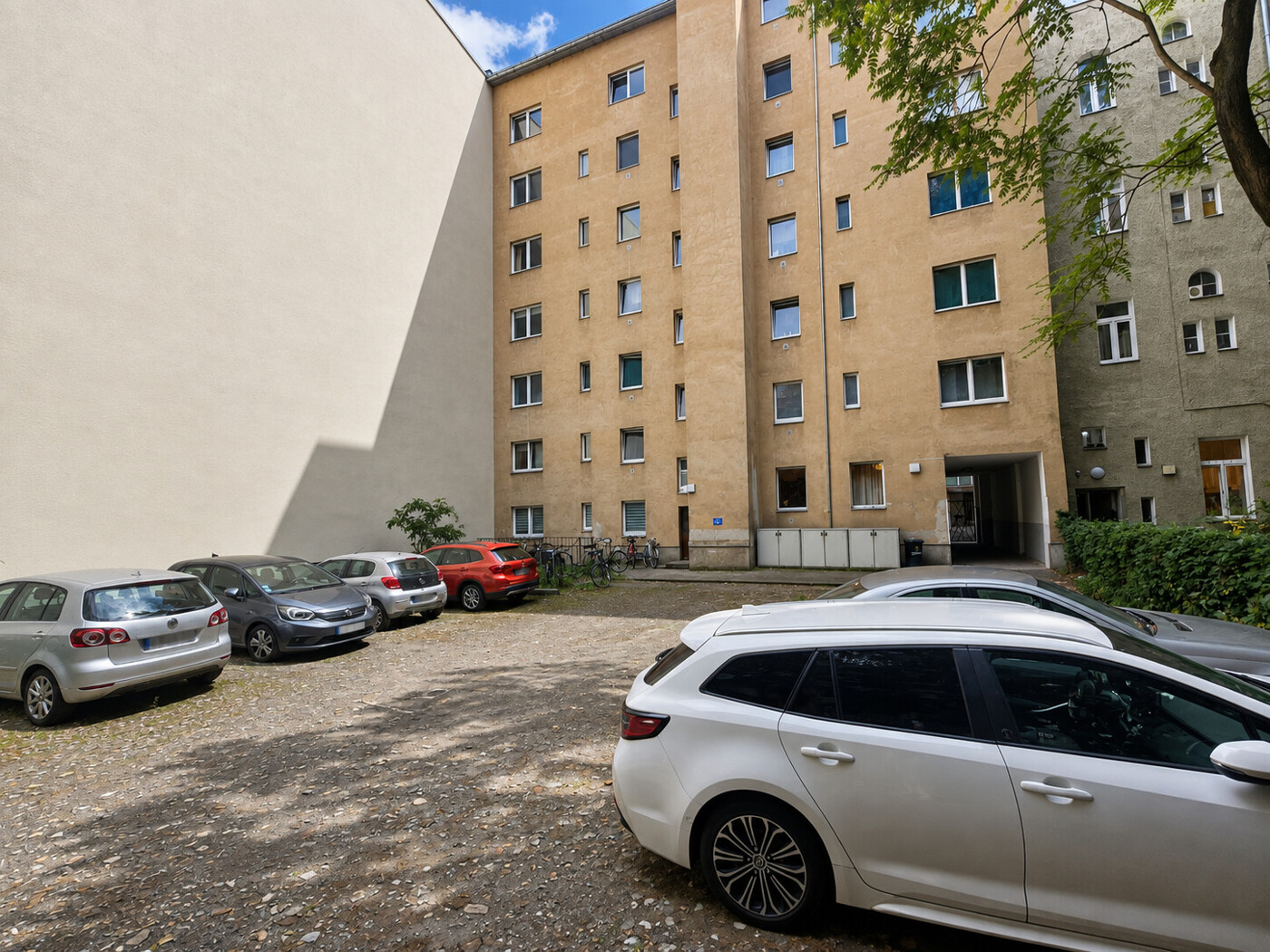 Stellplätze-Hinterhof