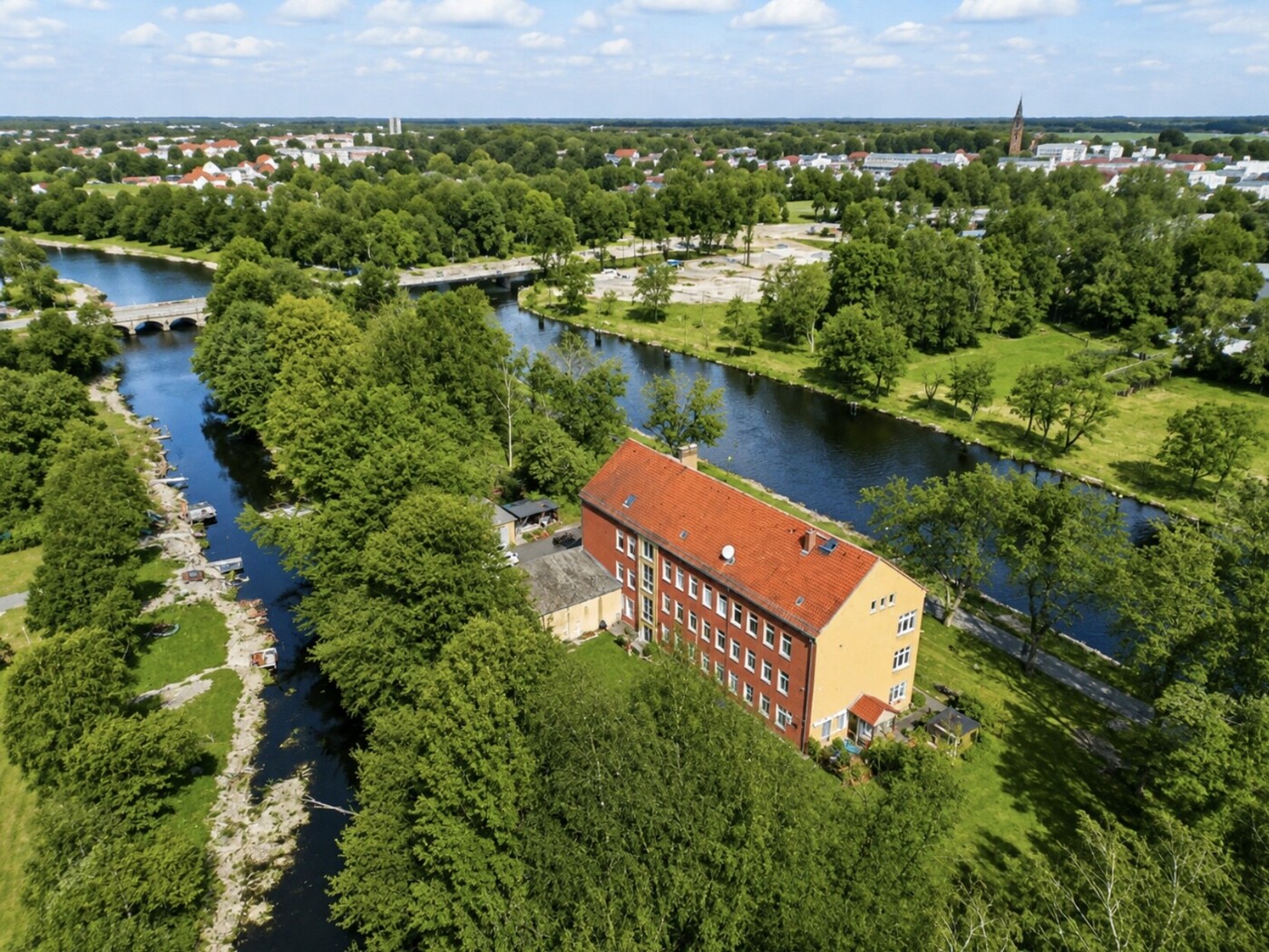 Weitaufnahme - zum MFH - direkte nähe zur Havel