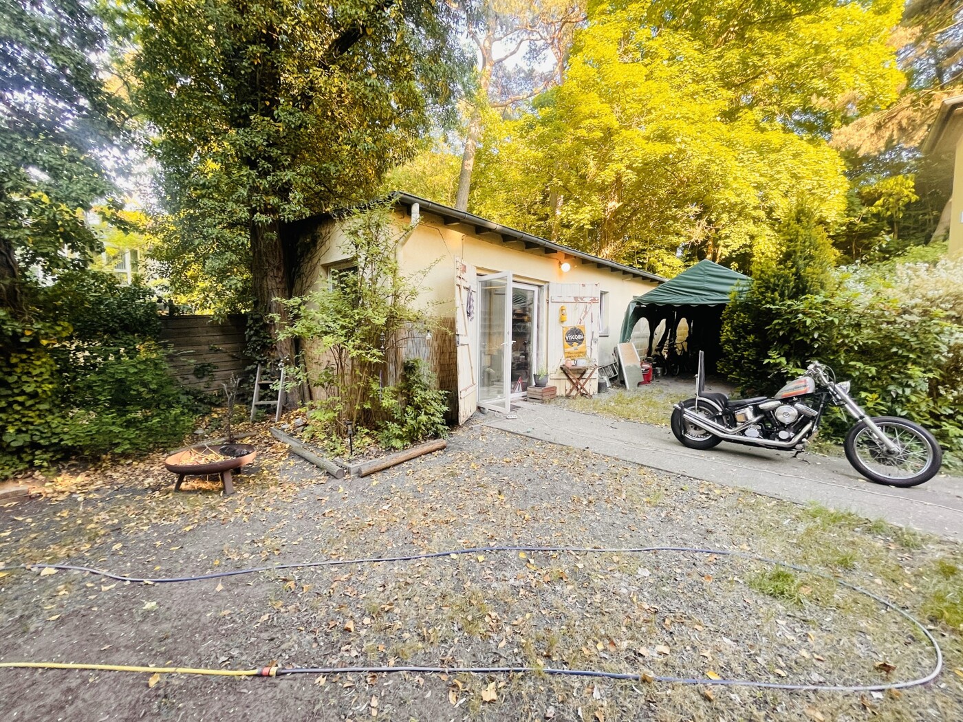 Blick in Richtung - Nebengebäude - für den Mieter
