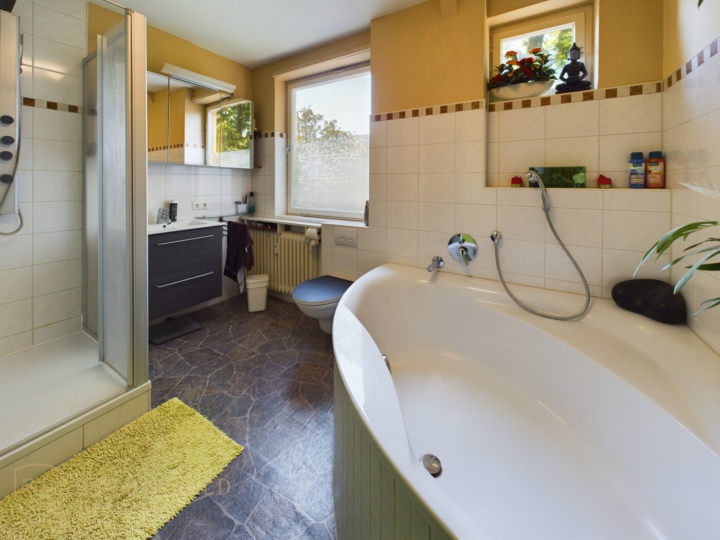 Badezimmer mit Wanne