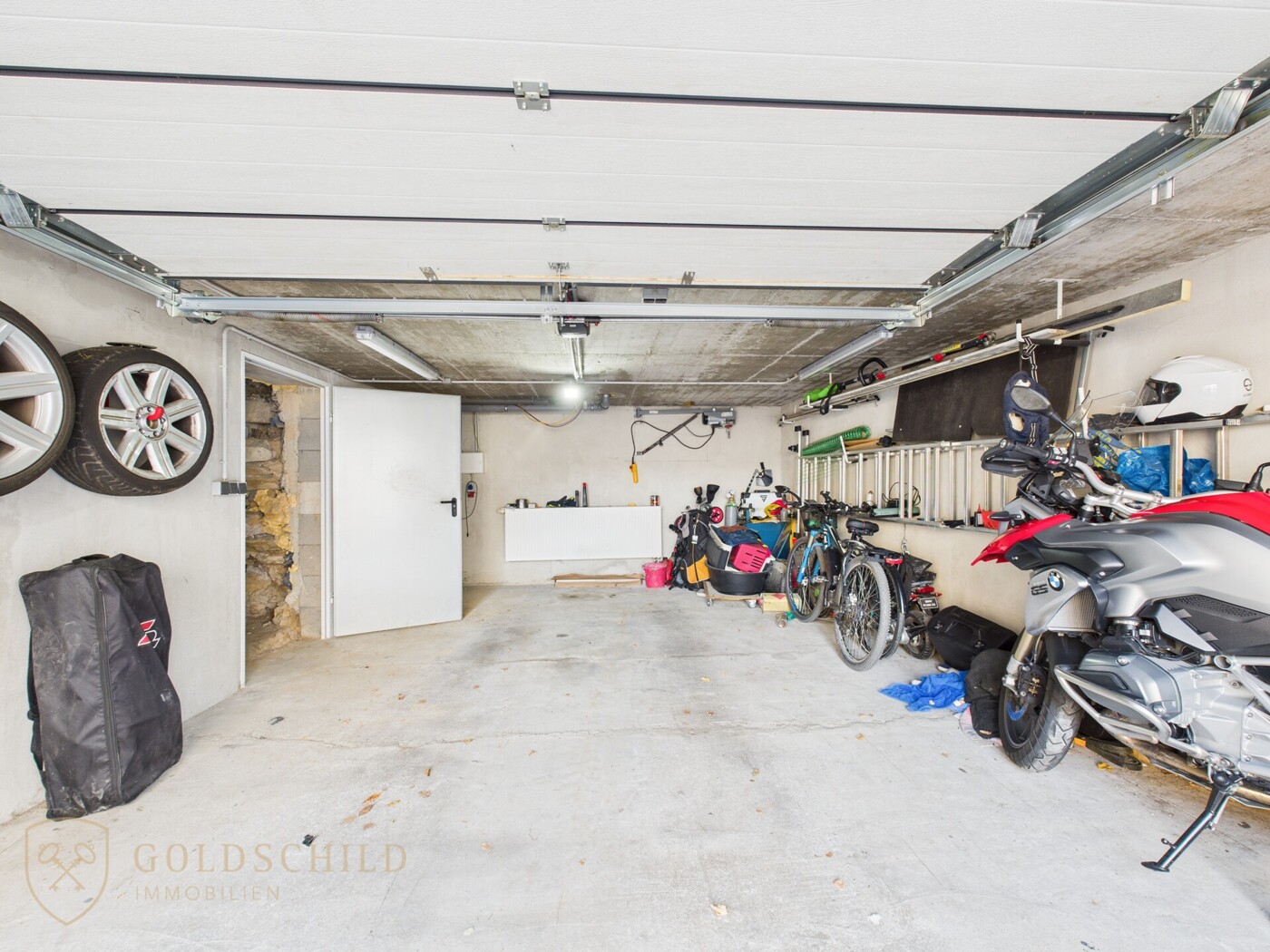 Große Garage 