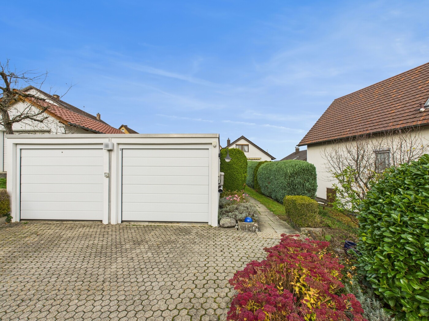 2 neuwertige PKW Garagen