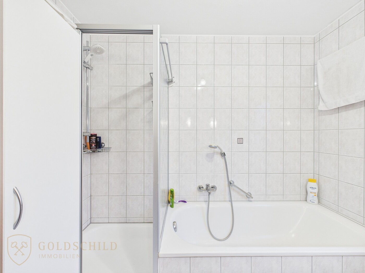 Dusche und Wanne