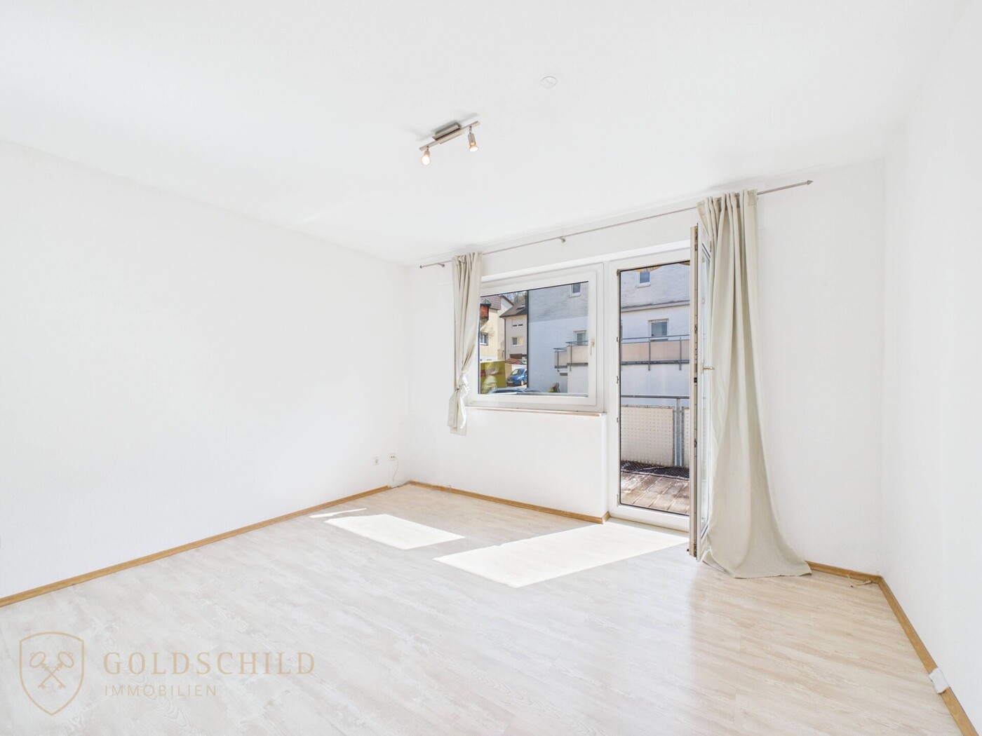 Zimmer Wohnung OG