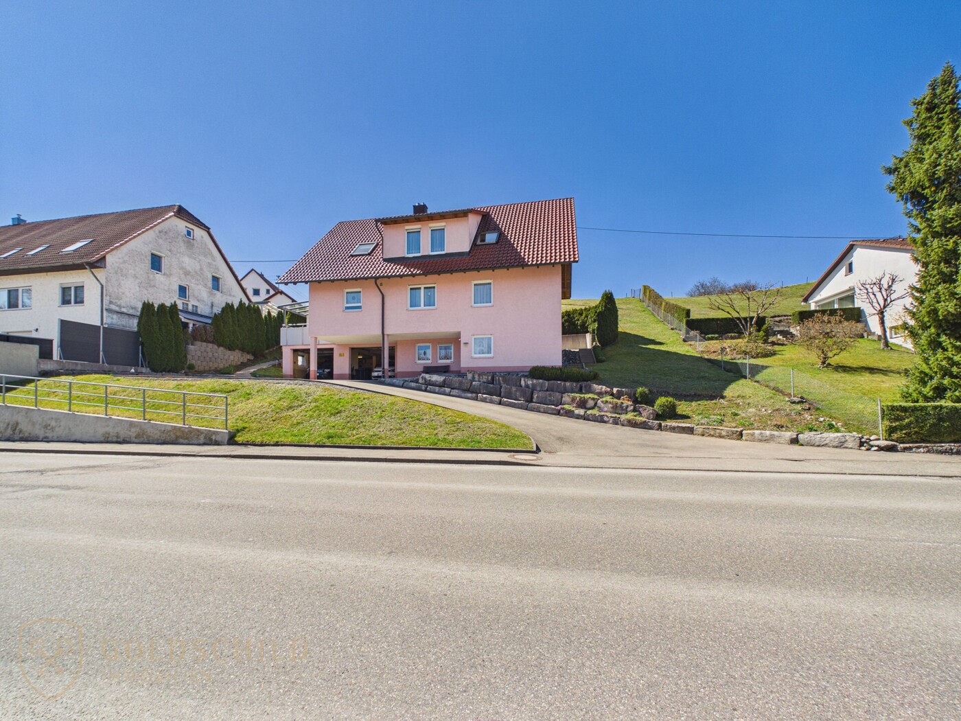 Straßenansicht
