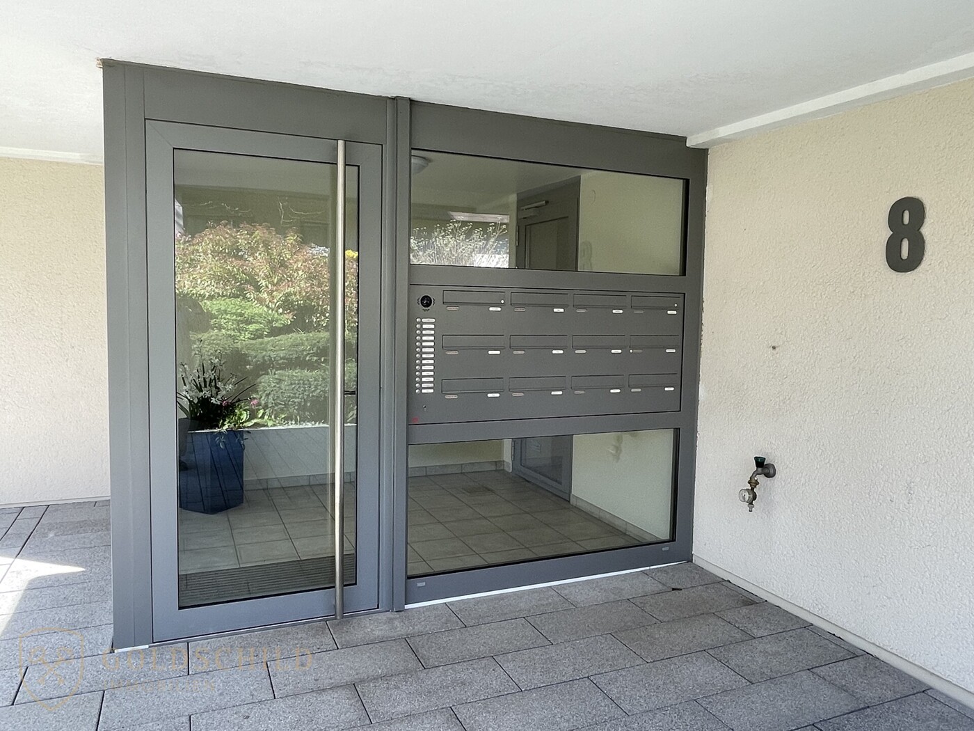 Zugang Haus 8
