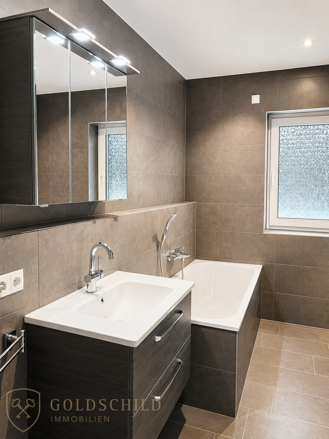 Badezimmer (KI-modifiziert)