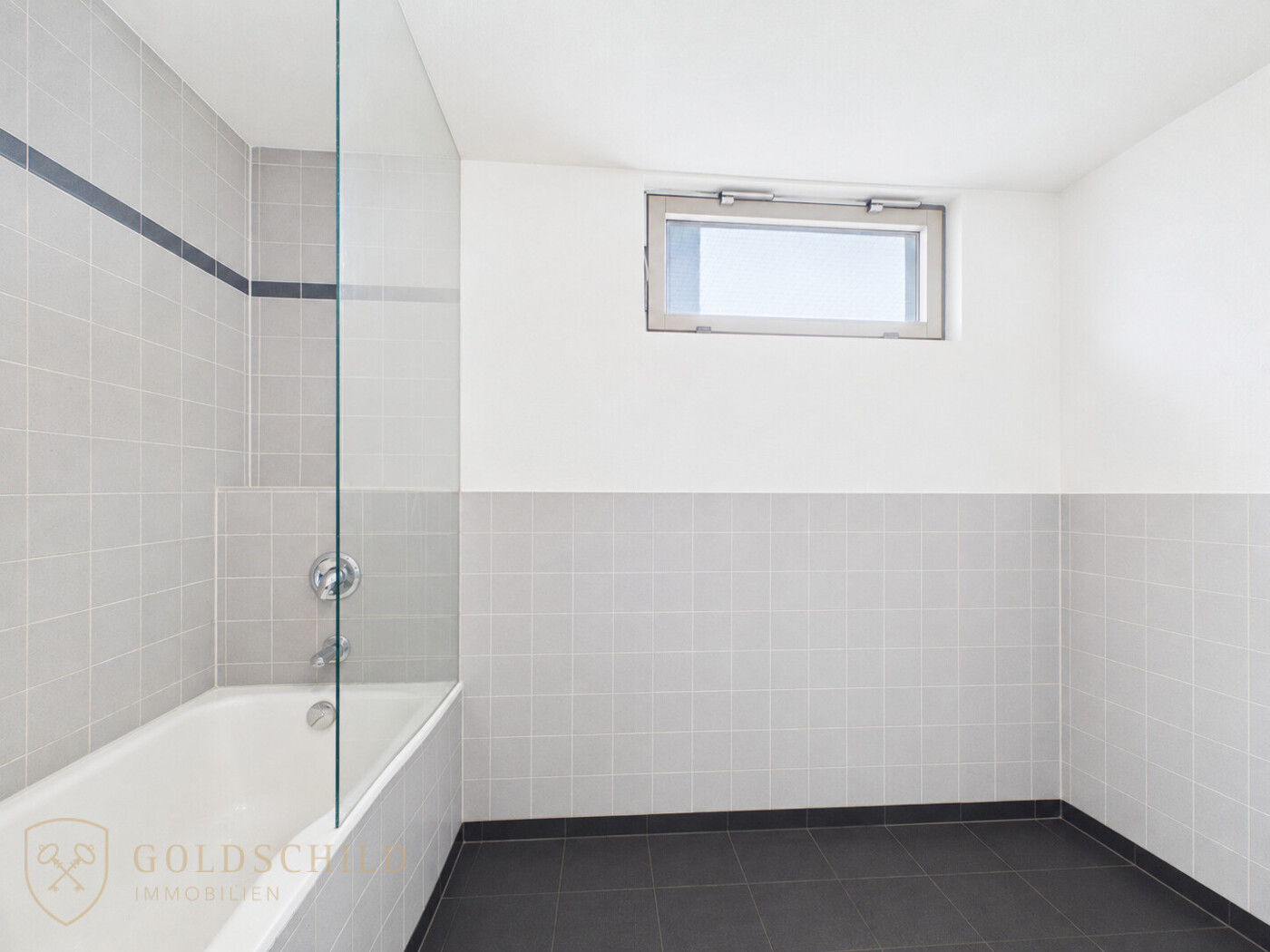 Badezimmer (KI-modifiziert)