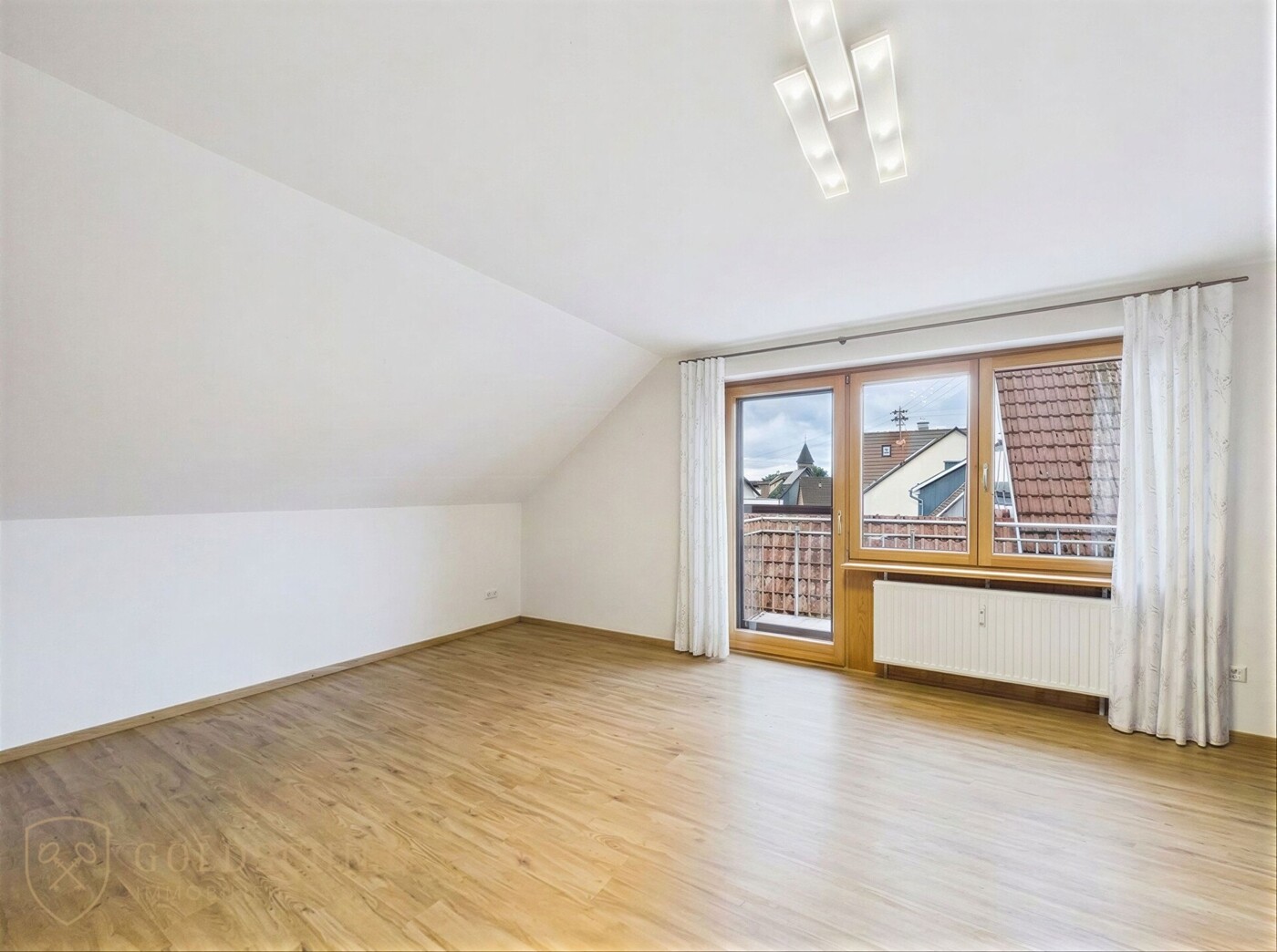 Zimmer DG leer (KI-modifiziert)