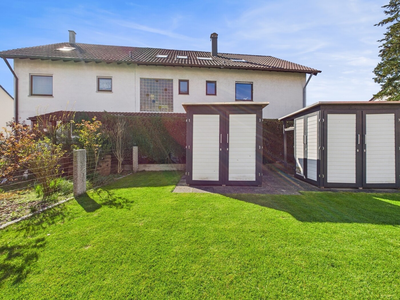 Casa unifamiliare_Aichtal Giardino (modificata con IA)