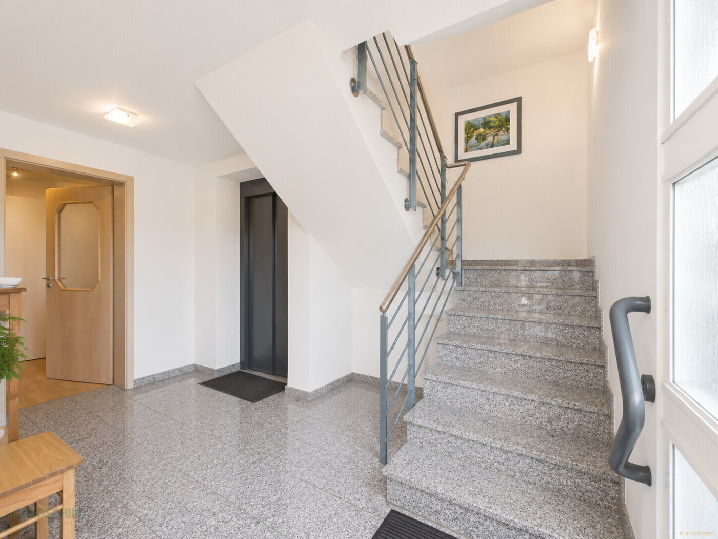 2-Familienhaus_Sonnebühl-Erpfingen_Wohnungseingang_EG (KI-modifiziert)