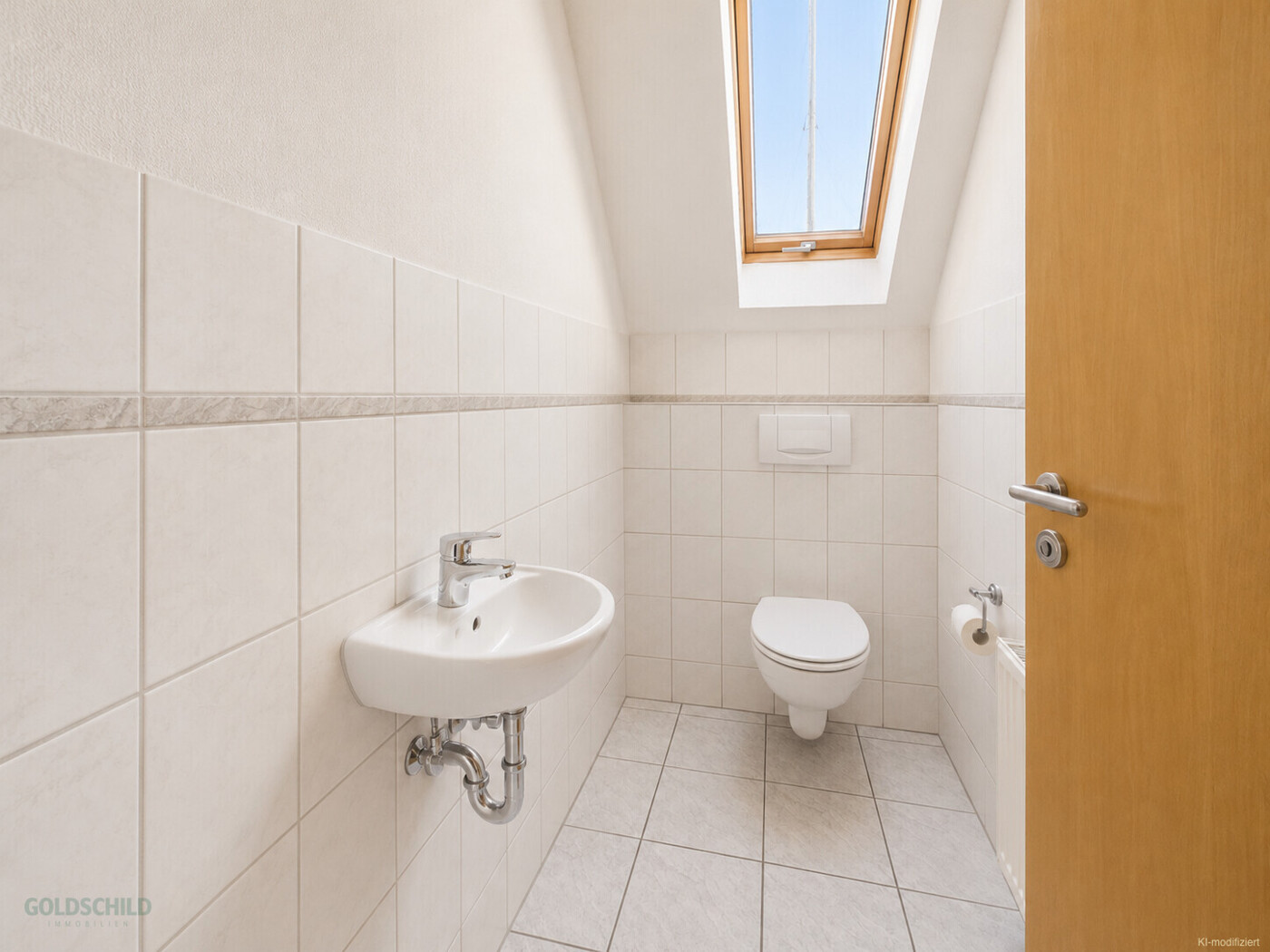 2-Familienhaus_Sonnebühl-Erpfingen_WC_DG (KI-modifiziert)