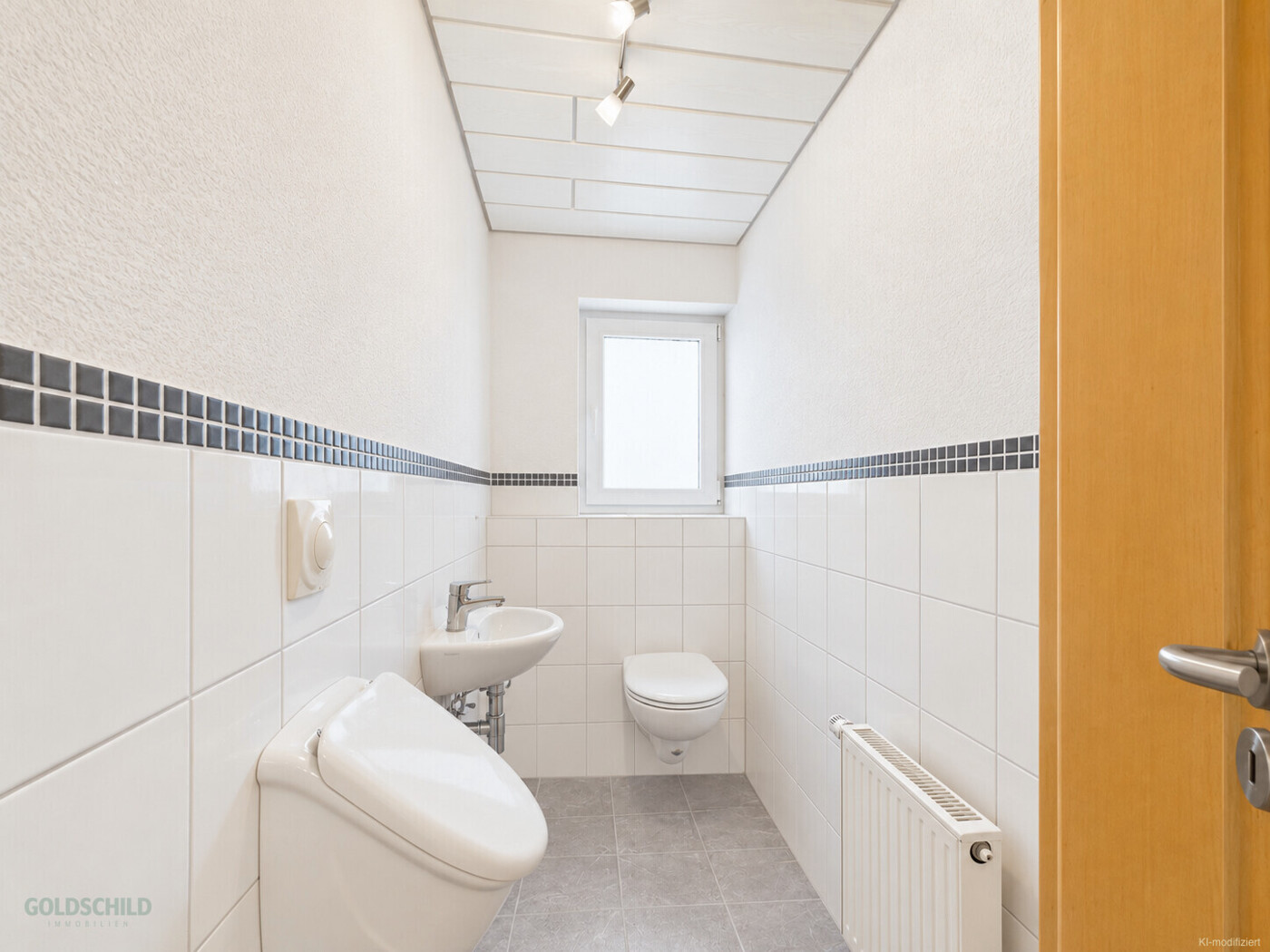 2-Familienhaus_Sonnebühl-Erpfingen_WC_EG (KI-modifiziert)
