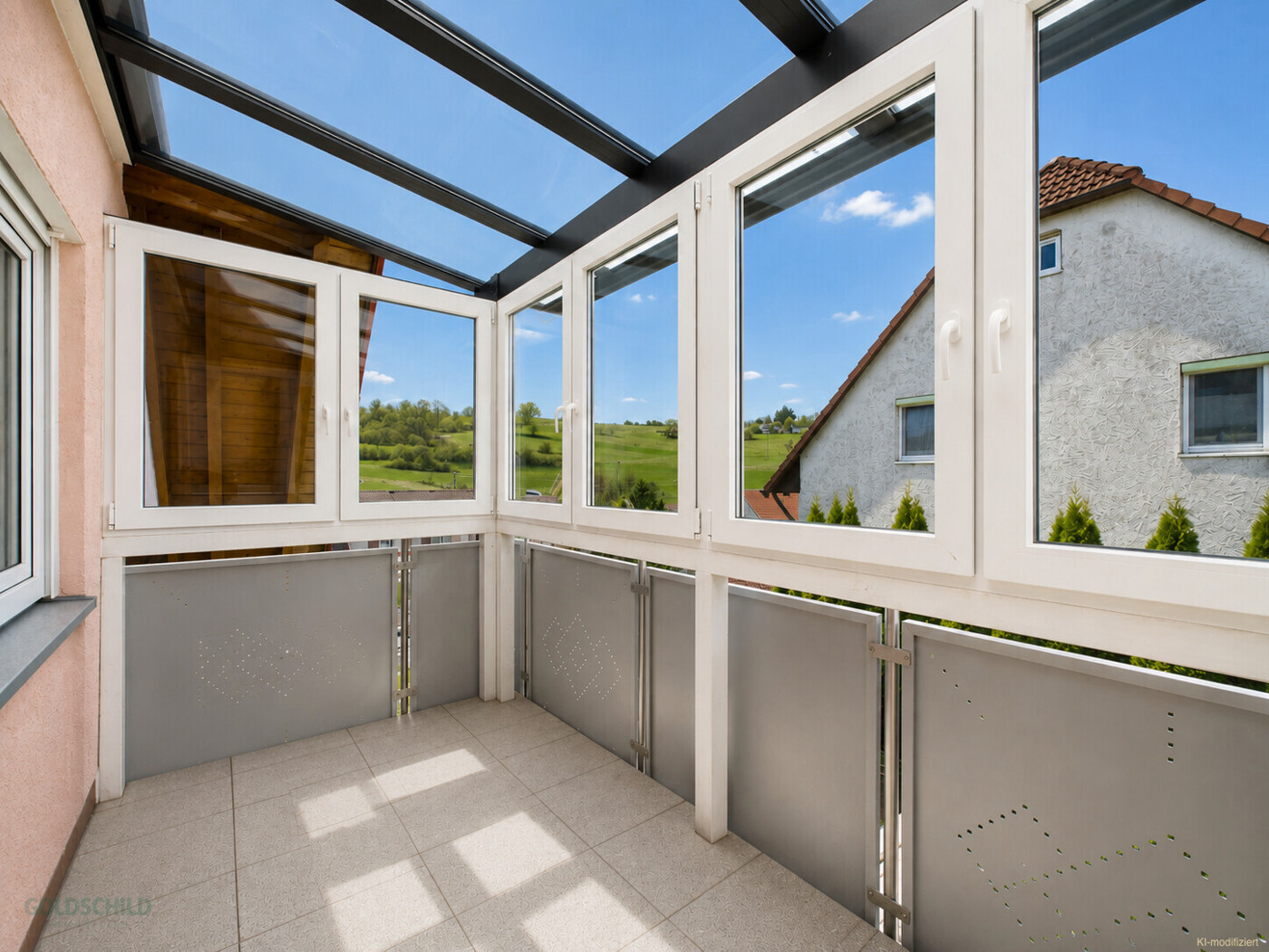 2-Familienhaus_Sonnebühl-Erpfingen_Balkon_DG (KI-modifiziert)